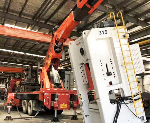 青山附近随车吊出租，轻松解决运输难题