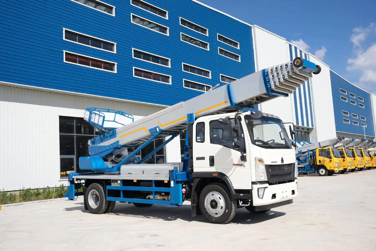 青山出租云梯车高空作业车 建筑垃圾搬运